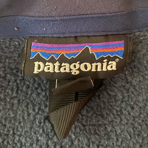 - Patagonia 1/4 zip Sweater Pullover - Picture 3 of 4